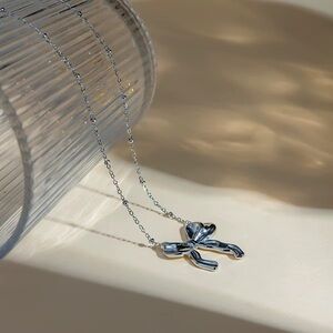 Chic Bow Statement Necklace